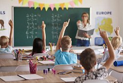 Как поздравить учителя? 10 идей