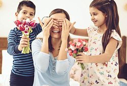 Как поздравить маму?